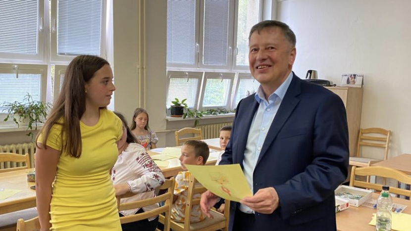 Ministr školství Balaš dnes navštívil adaptační skupinu pro ukrajinské děti v Příbrami