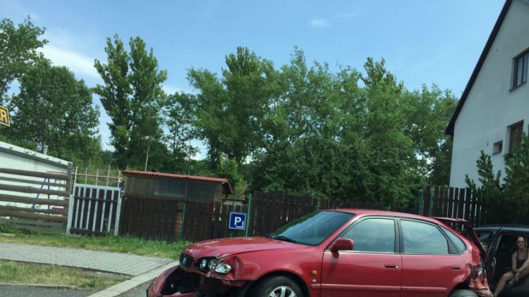 Řidič zboural plot u Oxygenu