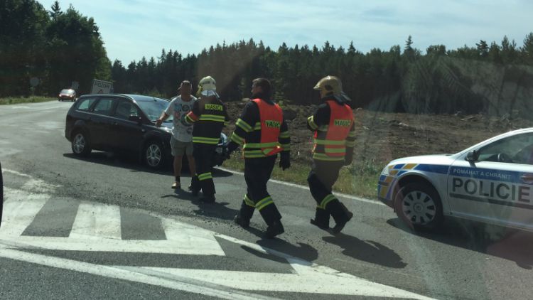 Nehoda nedaleko Dubence, naštěstí bez zranění