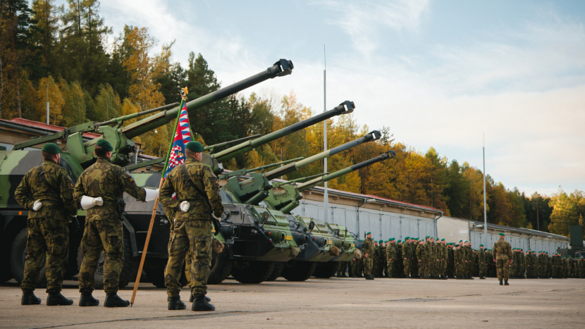 13. dělostřelecký pluk „Jaselský“ slavnostně nastoupil u příležitosti 28. října