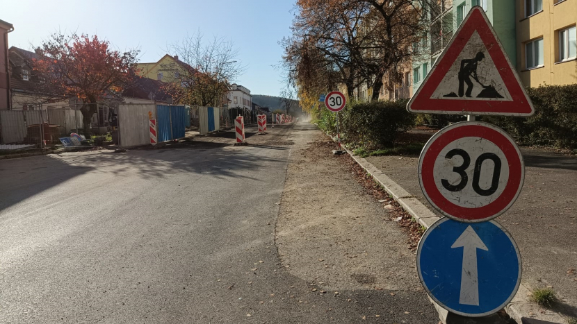 Milínská ulice v Příbrami je pro osobní dopravu opět průjezdná