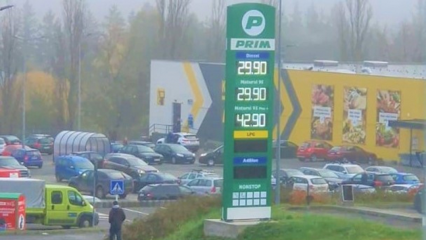 Nízká cena pohonných hmot zpříjemnila první listopadové ráno několika řidičům, bohužel ne na dlouho