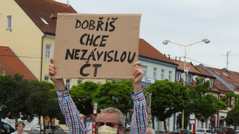 Tisíce lidí protestovaly proti ČT a vládě, zkomplikovaly dopravu v Praze