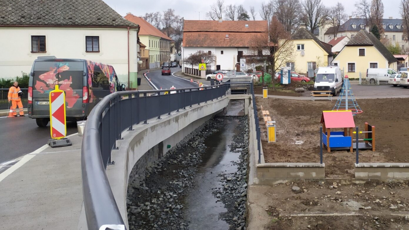 Nový most ve Spáleném Poříčí na hlavním tahu z Plzně je průjezdný bez omezení