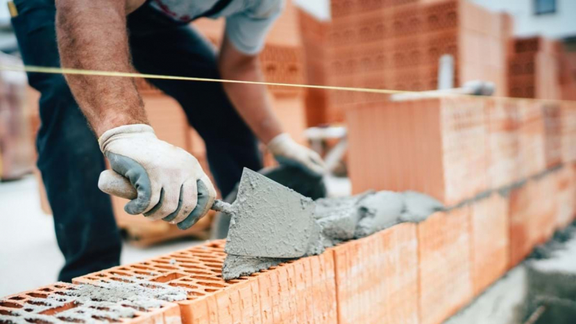 Sazby hypoték stouply k šesti procentům, patří k nejvyšším za 20 let