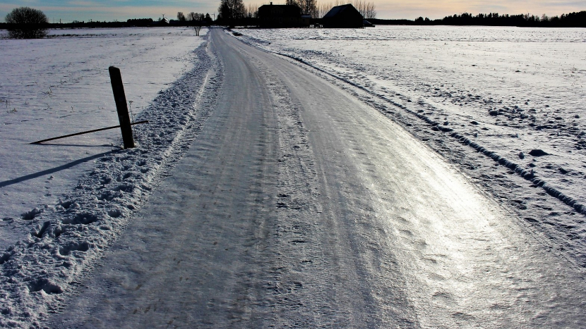 Česko v pátek zasype sníh, meteorologové varují před komplikacemi v dopravě
