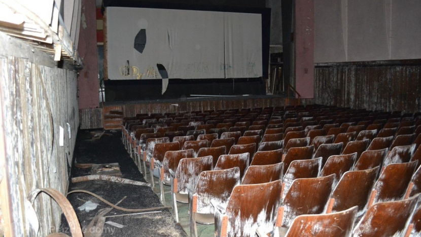 Bývalé kino v Říčanech u Prahy čeká na jaře demolice