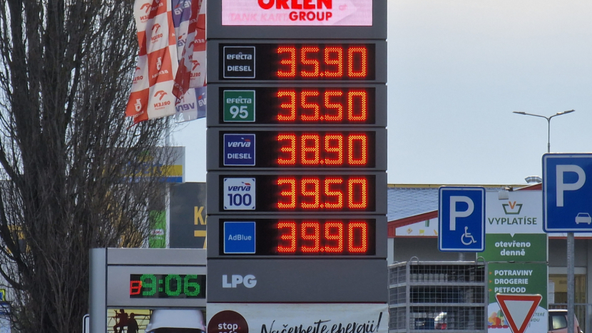 Benzin i nafta ve Středočeském kraji od minulého týdne zlevnily