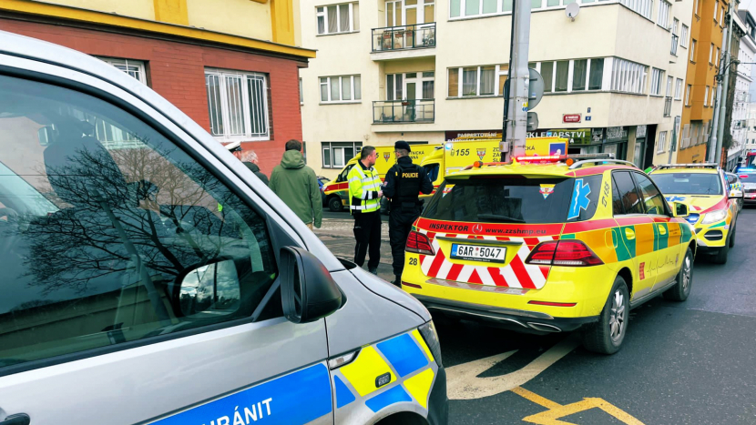 Chodkyni v Praze 6 srazilo samovolně rozjeté auto, na místě zemřela