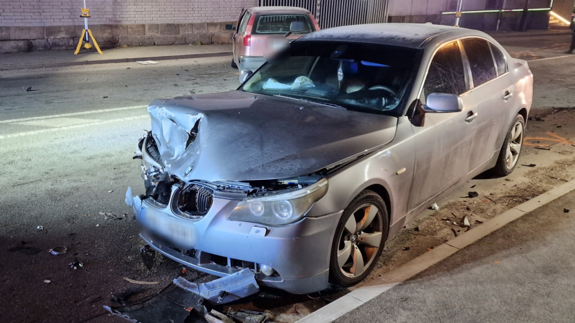 Nehoda dvou aut v Příbrami si vyžádala zranění, policie silnici uzavřela