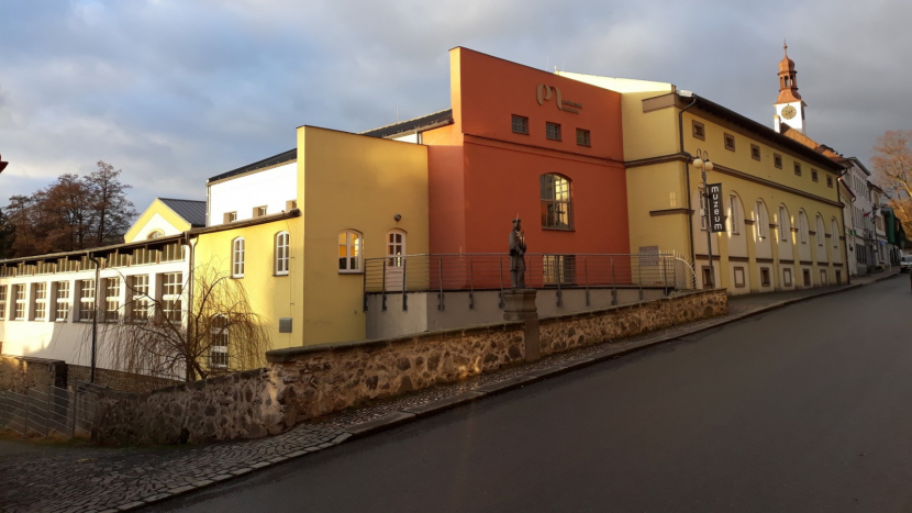 Sezónu v Podbrdském muzeu zahájí Swingová kavárna a nová výstava, léto bude v Rožmitále sladké