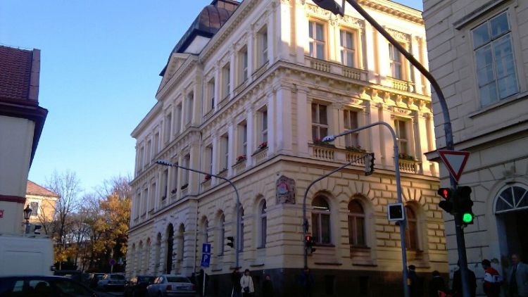 Rada města neschválila návrh smlouvy s AK Holá, Janík a Samek