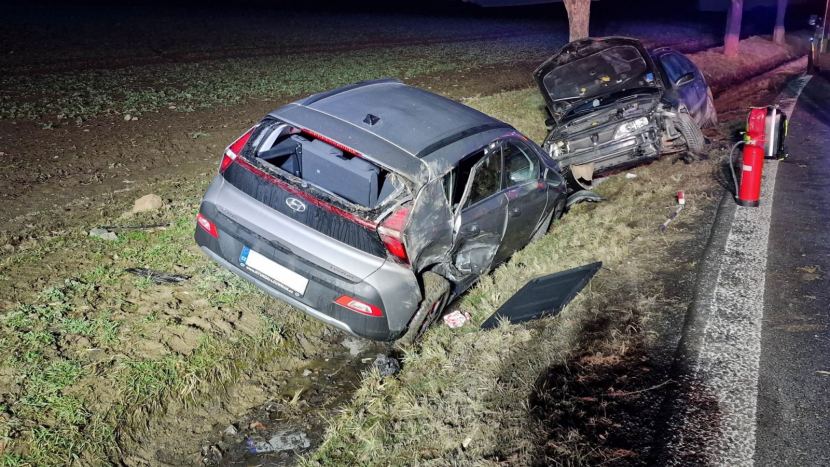 Opilý řidič nedal u Bohutína přednost, řidička z druhého vozidla skončila po nehodě v nemocnici