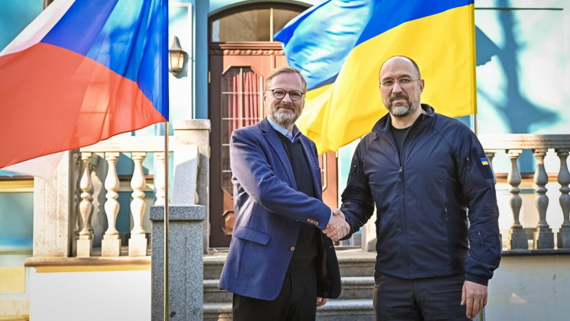 Česká vláda poslala Ukrajině vojenskou pomoc za deset miliard korun