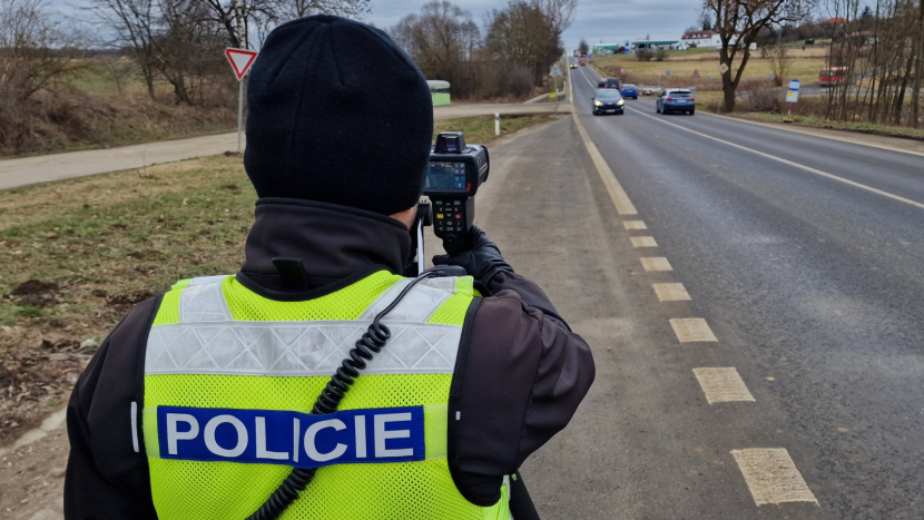 Lidé mohou vybírat místa, kde bude policie měřit rychlost aut