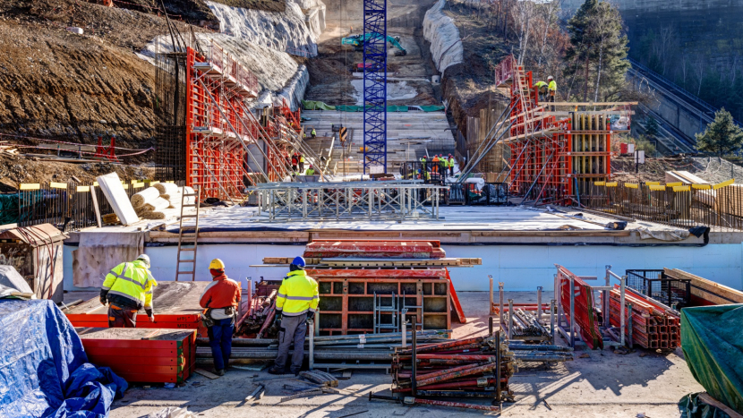 Fotogalerie: Na Orlické přehradě pokračuje výstavba bezpečnostního přelivu