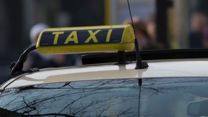Opilý zákazník odmítl zaplatit taxikáři, skončil na záchytce