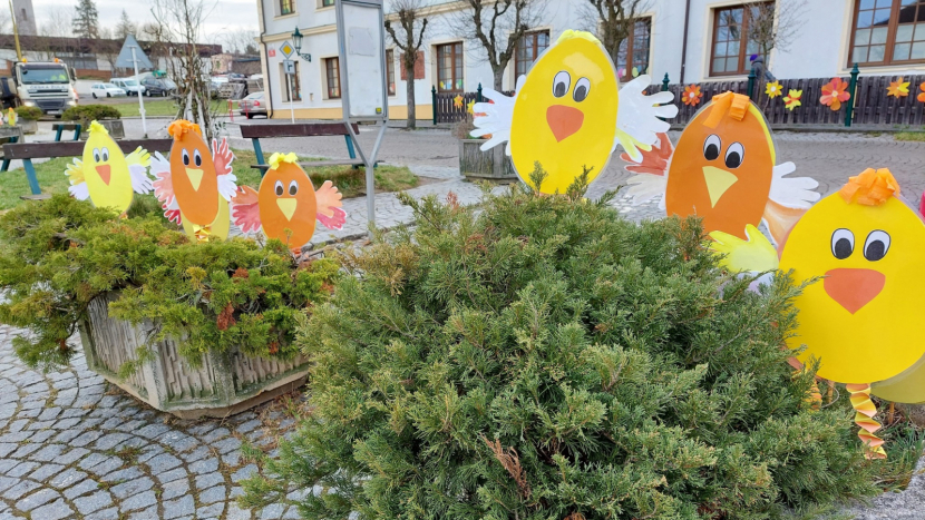 Velikonoční výzdoba rozveselila příbramská náměstí