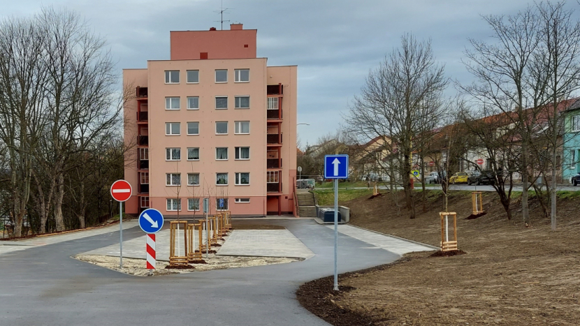 Stavbaři vybudovali u Čekalíkovského rybníka v Příbrami dvě parkoviště