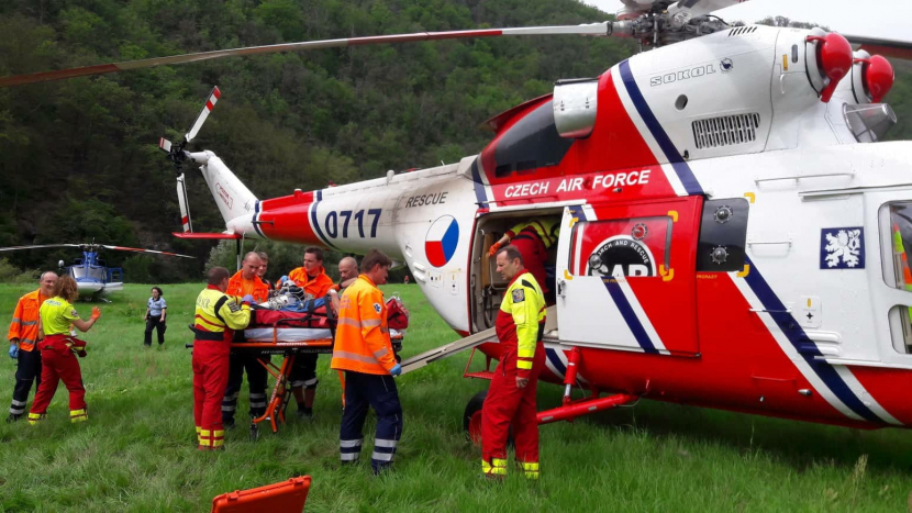 Pro zraněnou cyklistku letěl vrtulník leteckých záchranářů