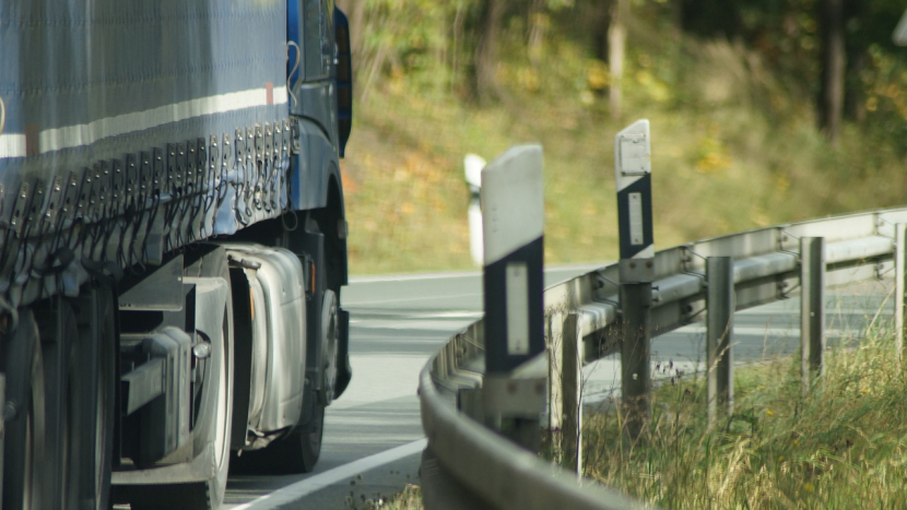 Středočeský kraj chce na silnice přidat osm míst pro vážení nákladních aut