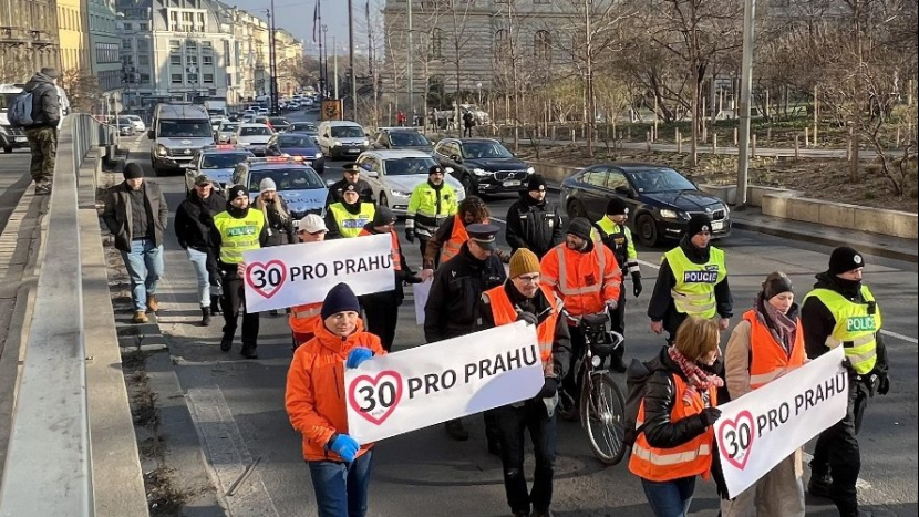 Po pražské magistrále projde pochod aktivistů za snížení rychlosti