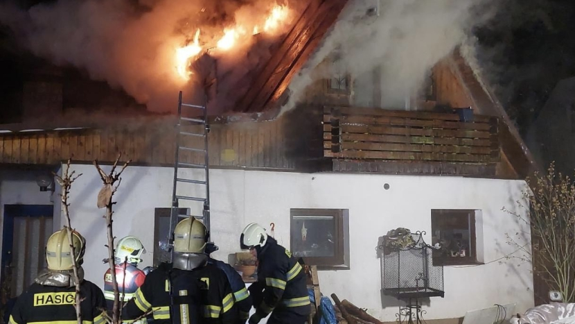 Dobříšští hasiči vyjížděli k požáru chaty u Kytína