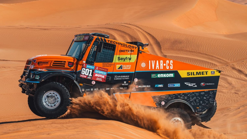 Macík vyhrál Rallye Dakar, mezi kamiony navázal na úspěchy Karla Lopraise
