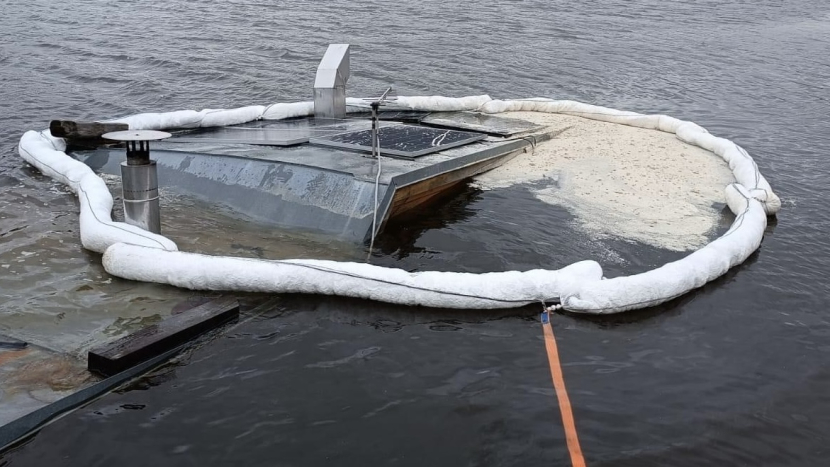 Na Orlické přehradě u Klučenic se potopil hausbót, zasahují tam hasiči