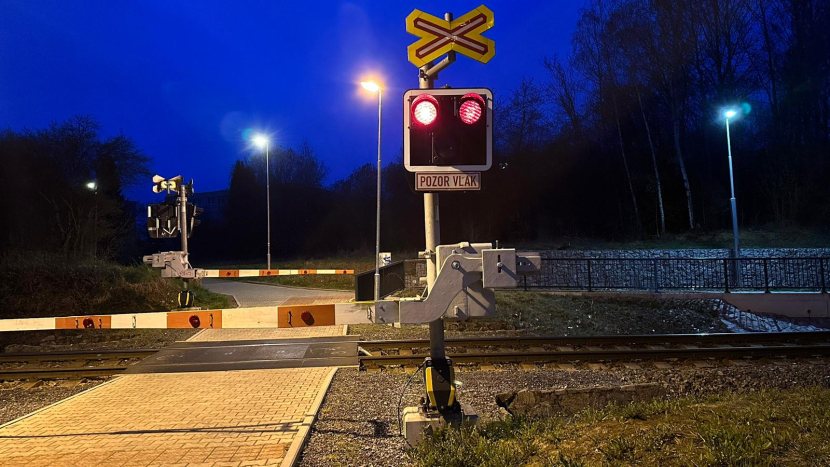 Provoz na trati mezi Úvaly u Prahy a Českým Brodem stál, vlak srazil člověka