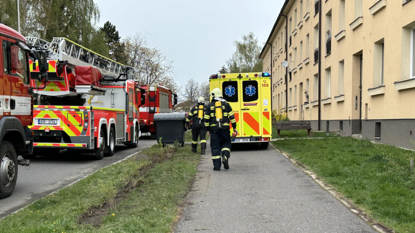Spálené potraviny zaměstnaly dvě jednotky hasičů