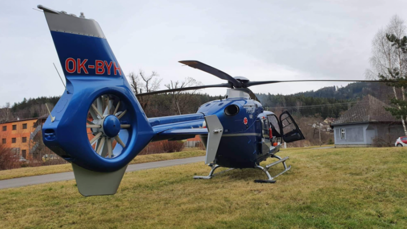 Žena v Dobříši se popálila při manipulaci s lihem, letěl pro ni záchranářský vrtulník
