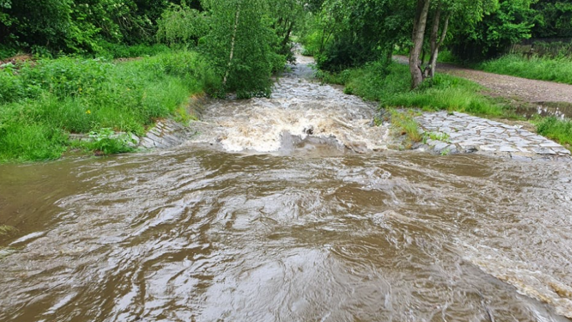 Hasiči ve středních Čechách vyjížděli k 24 případům, které souvisely s počasím