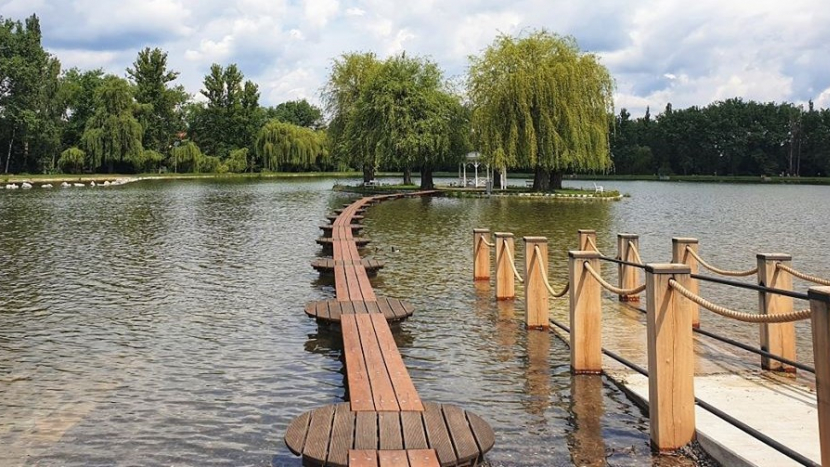 Kvalita vody v přírodních koupalištích ve středních Čechách je výborná