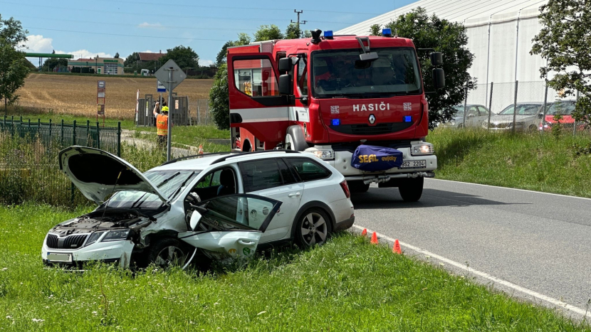 U Mokrovrat se při nehodě dvou aut lehce zranily dvě děti