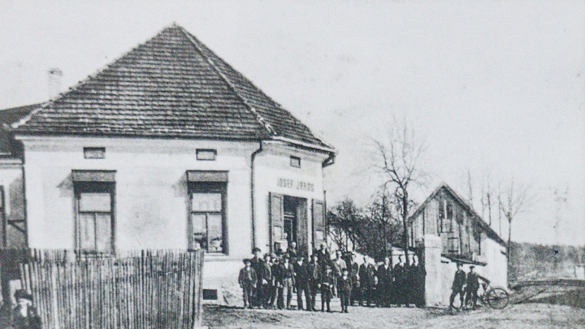 Padrť, Záběhlá, Kolvín, Hrachoviště, Velcí. Domy desítek nevinných lidí byly v roce 1952 nenávratně srovnány se zemí