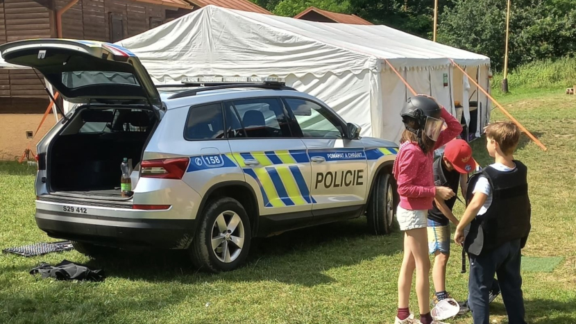 Příbramští policisté besedovali s dětmi na letních táborech