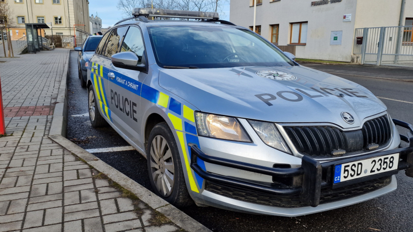 Policie pátrá po seniorce s Alzheimerovou chorobou, odešla z chatové oblasti v Chotilsku