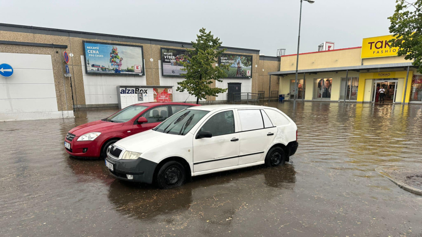 Konec týdne bude extrémně deštivý a větrný, meteorologové varují před povodněmi