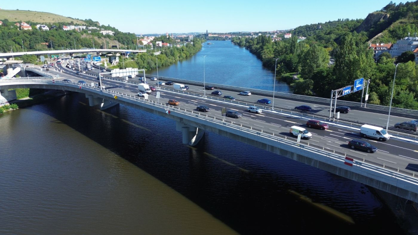 Po letech oprav se řidiči dočkají plného zprovoznění Barrandovského mostu