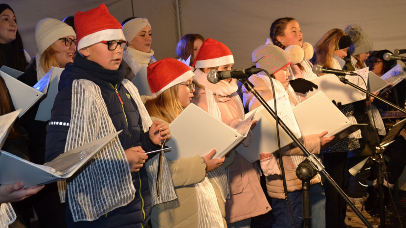 Advent na Příbramsku zahájí jarmarky, koncerty a rozsvícení vánočních stromů