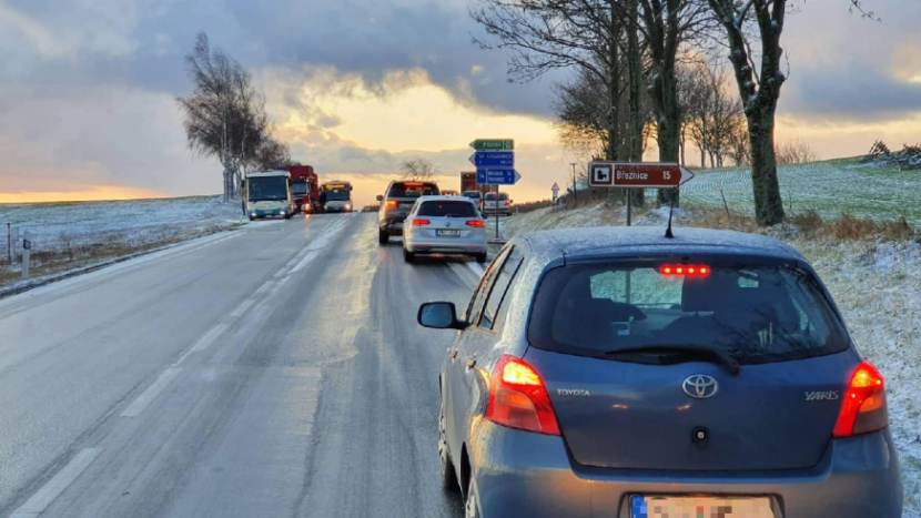 Meteorologové varují: V neděli se bude v ČR tvořit ledovka, místy i silná