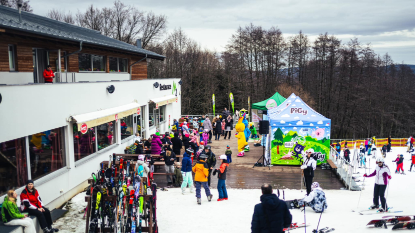 Lyžařské areály ve středních Čechách mají i přes oblevu dál dobré podmínky