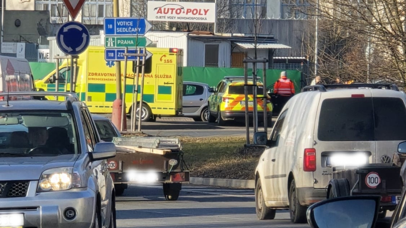 Auto srazilo ženu v Příbrami, další nehoda byla na D4