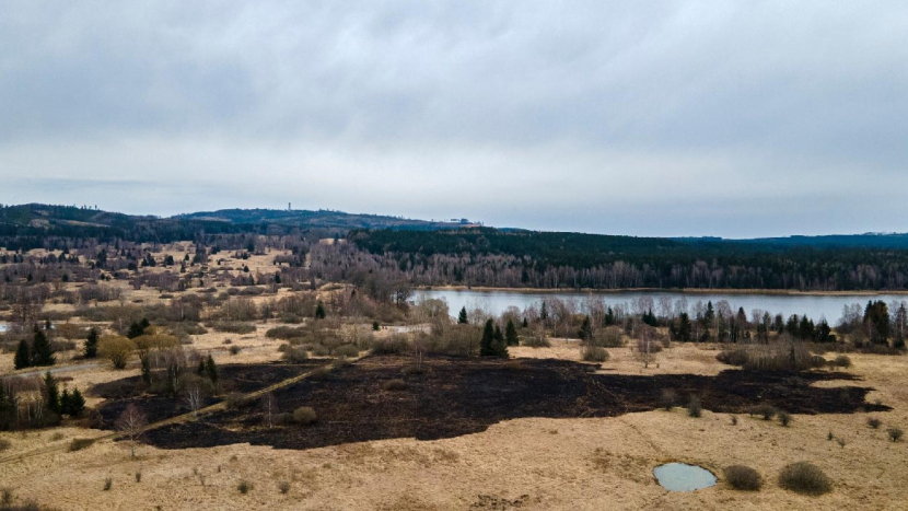 Vojenský výcvik návodčích na Padrti skončil zásahem hasičů