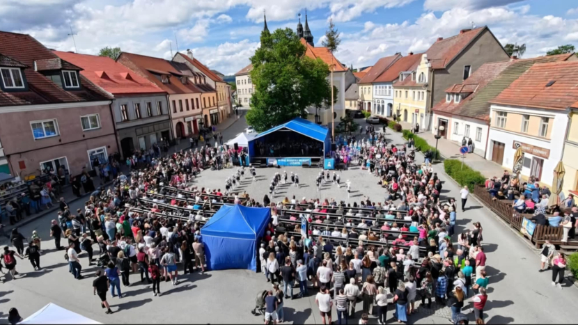 Rožmitál se chystá na Svatojánskou pouť. Kolotoče, dechovka i mažoretky rozzáří město