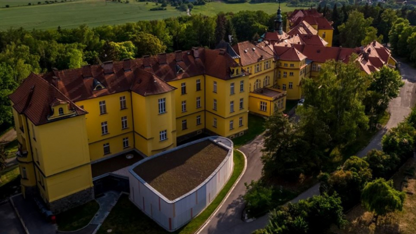 Případ falešných hospitalizací v nemocnici Na Pleši končí. Obvinění přiznali vinu, zaplatili přes milion korun