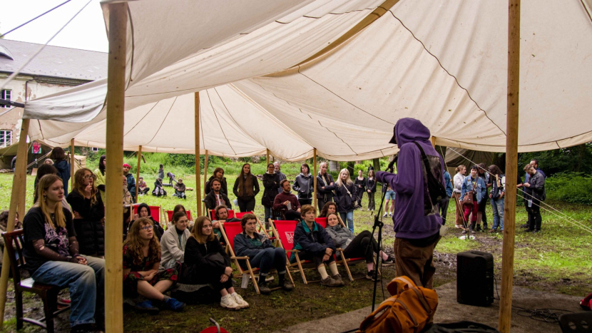 Desítky kapel, divadlo, autorská čtení. Zámek nedaleko Příbrami opět navštíví festival Odraz
