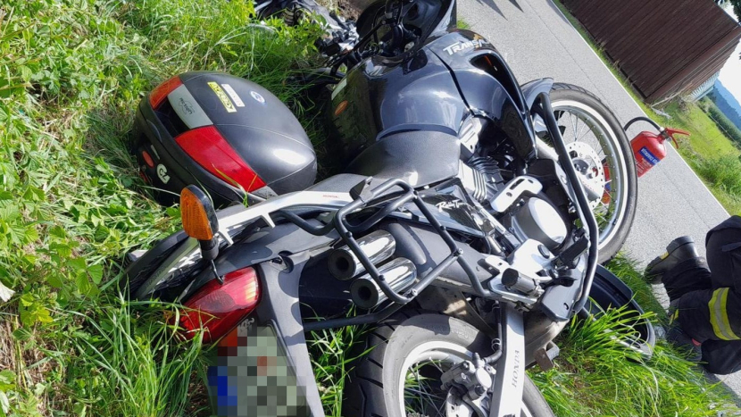 U Mokrovrat se střetl motocykl s autem