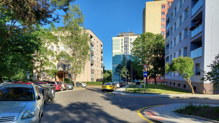 Ulice Jana Drdy se proměnila k nepoznání. Rekonstrukce skončila s předstihem
